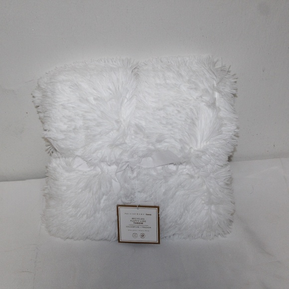 Pottery Barn: Fluffy Luxe Throw, Dottie Pillow Cases & Twisted Sheer Curtain (4) - Picture 2 of 10